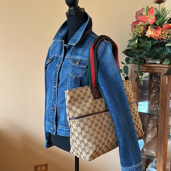 A30- 💯% authentic Gucci shoulder bag - Picture 3 of 16